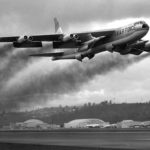 Boeing_B-52F_takeoff